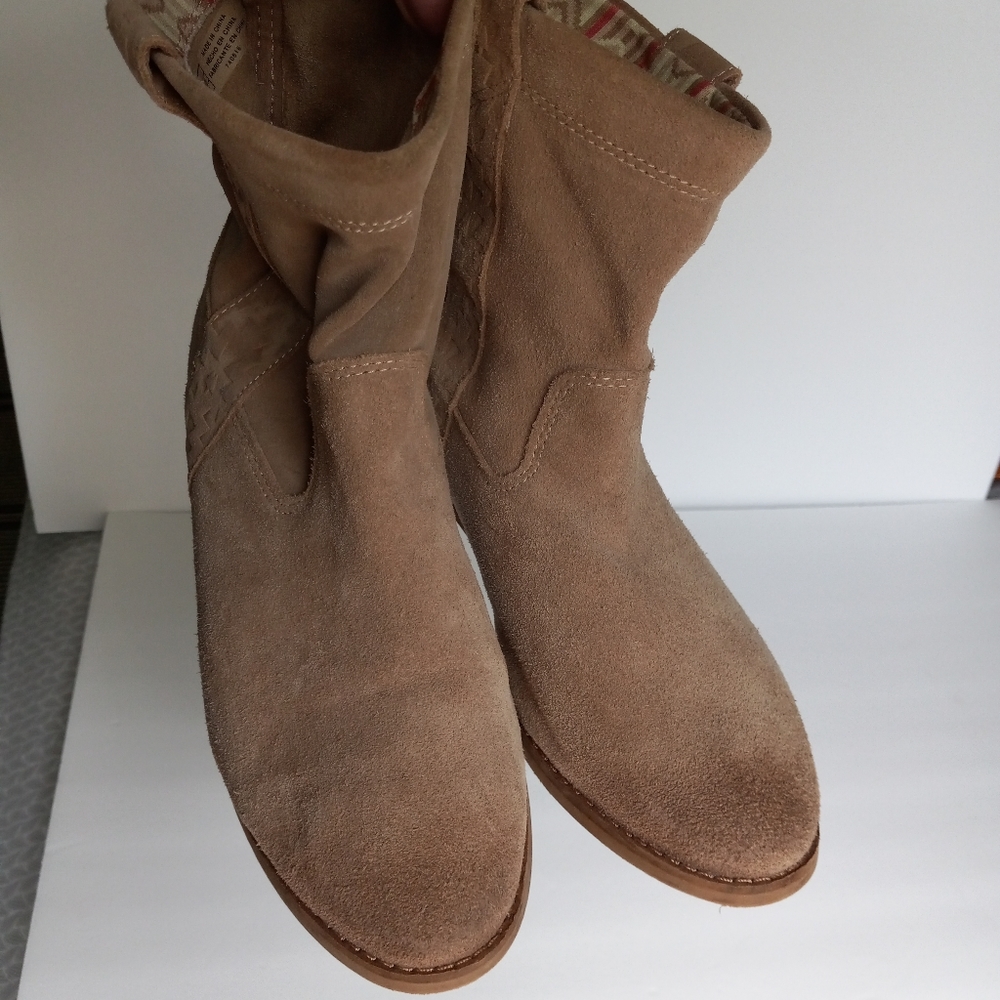 New Toms Tan Genuine Suede Boots Sz. 7